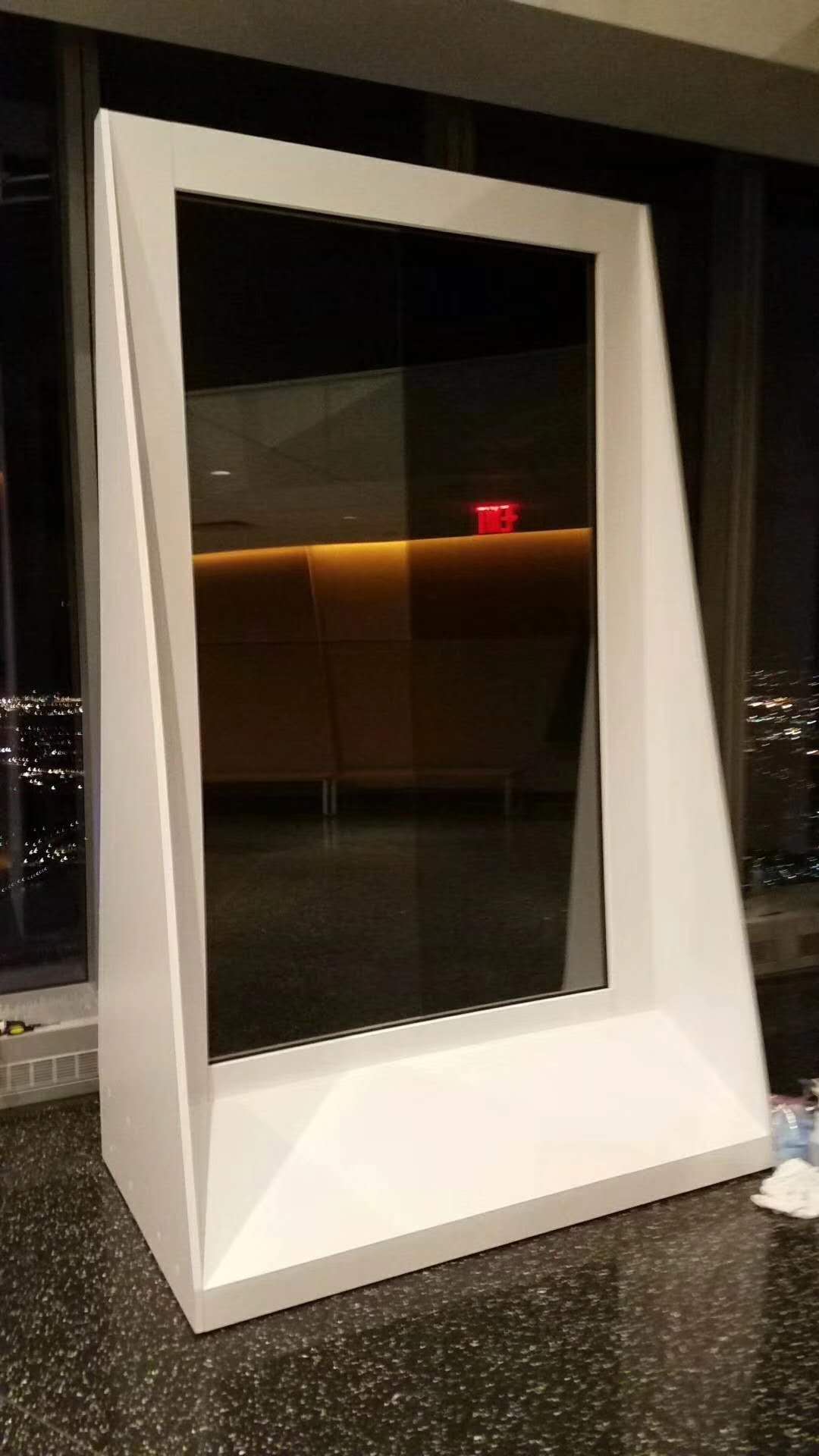 透明屏廣告機(jī)（案例定制）